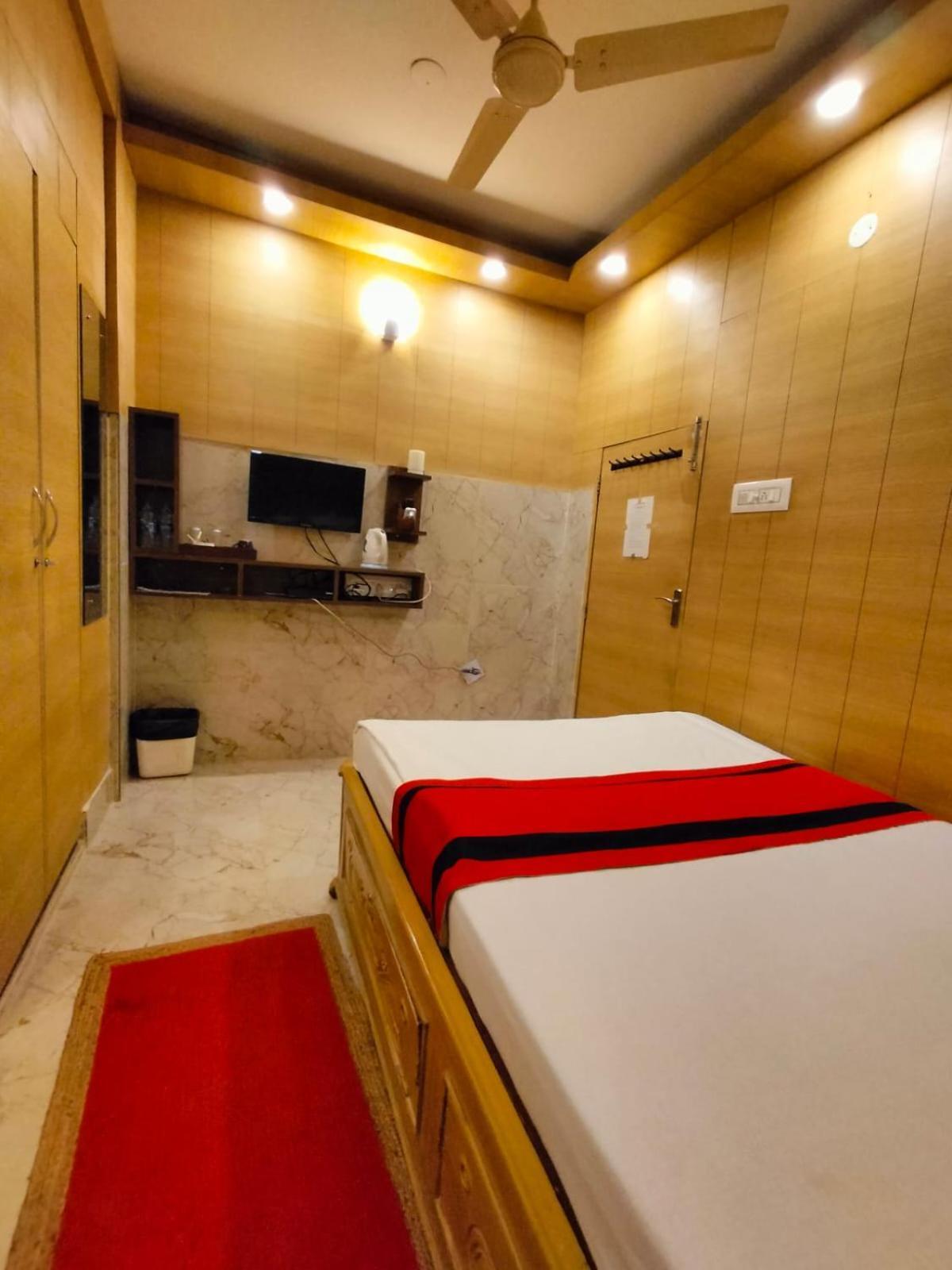 コッロリーニ コルカタ Bed & Breakfast エクステリア 写真